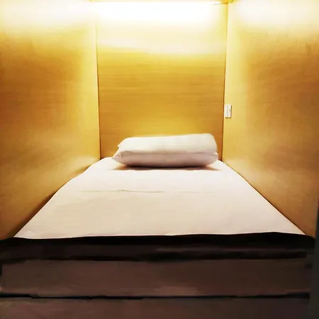 Fora Capsule Hostel Tuban Kuta  Exterior photo